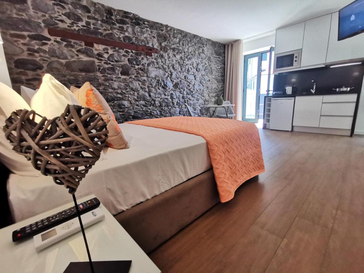 Charming Studios In Calheta Beach - Villa Esmeralda Экстерьер фото